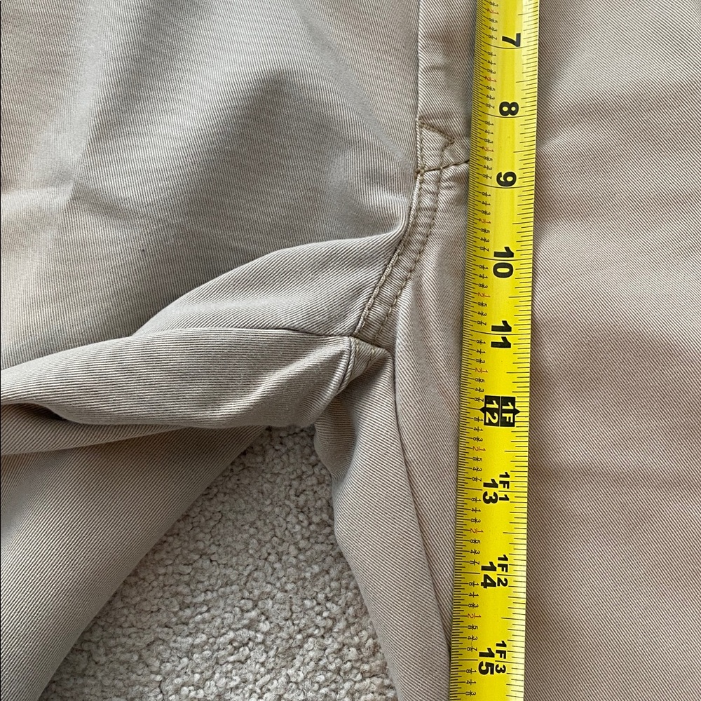 Life khaki a HAGGAR Co. relaxed straight 32X32 cotton/poly blend khaki pants - Picture 14 of 16